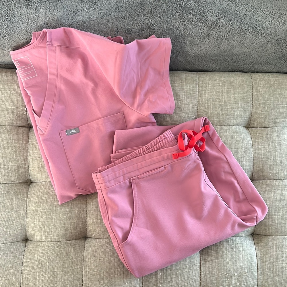 Chalk Pink Figs Set: M one pocket top and M Tall yolas